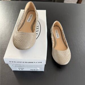 Steve Madden Beige Textured Flats